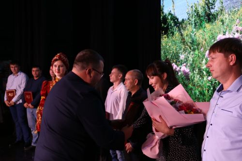 Министр транспорта и дорожного хозяйства Татарстана поздравил работников «Алексеевскдорстроя» с профессиональным праздником