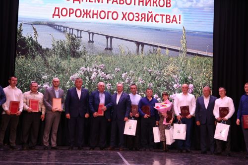 Министр транспорта и дорожного хозяйства Татарстана поздравил работников «Алексеевскдорстроя» с профессиональным праздником