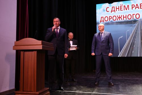Министр транспорта и дорожного хозяйства Татарстана поздравил работников «Алексеевскдорстроя» с профессиональным праздником