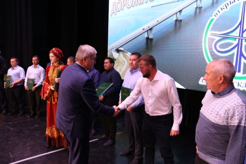 Министр транспорта и дорожного хозяйства Татарстана поздравил работников «Алексеевскдорстроя» с профессиональным праздником