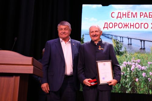 Министр транспорта и дорожного хозяйства Татарстана поздравил работников «Алексеевскдорстроя» с профессиональным праздником