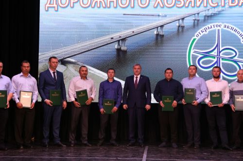 Министр транспорта и дорожного хозяйства Татарстана поздравил работников «Алексеевскдорстроя» с профессиональным праздником