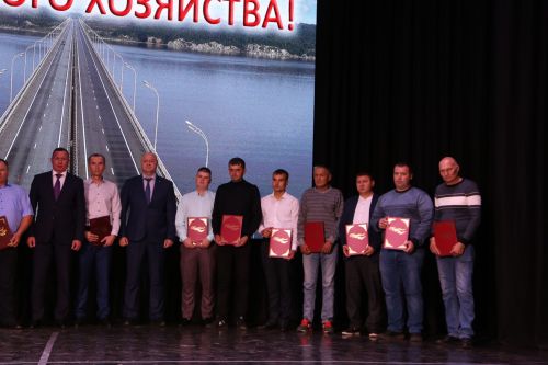 Министр транспорта и дорожного хозяйства Татарстана поздравил работников «Алексеевскдорстроя» с профессиональным праздником