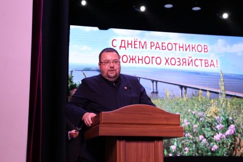 Министр транспорта и дорожного хозяйства Татарстана поздравил работников «Алексеевскдорстроя» с профессиональным праздником