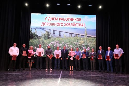 Министр транспорта и дорожного хозяйства Татарстана поздравил работников «Алексеевскдорстроя» с профессиональным праздником