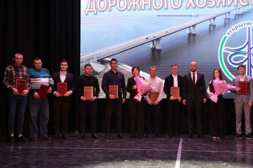 Министр транспорта и дорожного хозяйства Татарстана поздравил работников «Алексеевскдорстроя» с профессиональным праздником