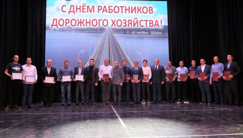 Министр транспорта и дорожного хозяйства Татарстана поздравил работников «Алексеевскдорстроя» с профессиональным праздником