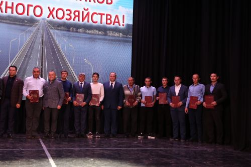 Министр транспорта и дорожного хозяйства Татарстана поздравил работников «Алексеевскдорстроя» с профессиональным праздником