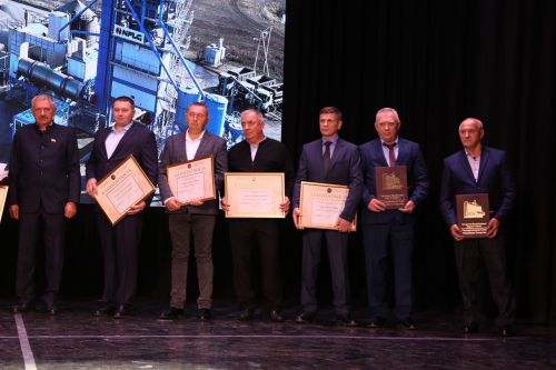 Министр транспорта и дорожного хозяйства Татарстана поздравил работников «Алексеевскдорстроя» с профессиональным праздником