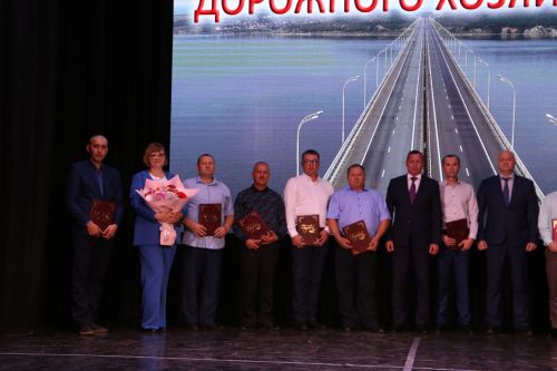 Министр транспорта и дорожного хозяйства Татарстана поздравил работников «Алексеевскдорстроя» с профессиональным праздником