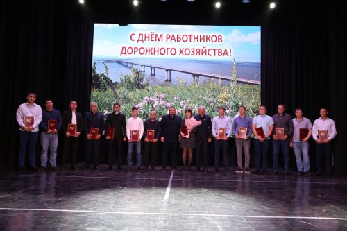 Министр транспорта и дорожного хозяйства Татарстана поздравил работников «Алексеевскдорстроя» с профессиональным праздником