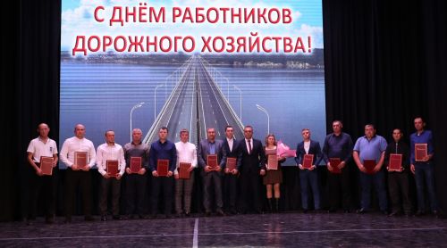 Министр транспорта и дорожного хозяйства Татарстана поздравил работников «Алексеевскдорстроя» с профессиональным праздником