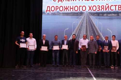 Министр транспорта и дорожного хозяйства Татарстана поздравил работников «Алексеевскдорстроя» с профессиональным праздником