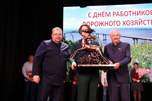 Министр транспорта и дорожного хозяйства Татарстана поздравил работников «Алексеевскдорстроя» с профессиональным праздником