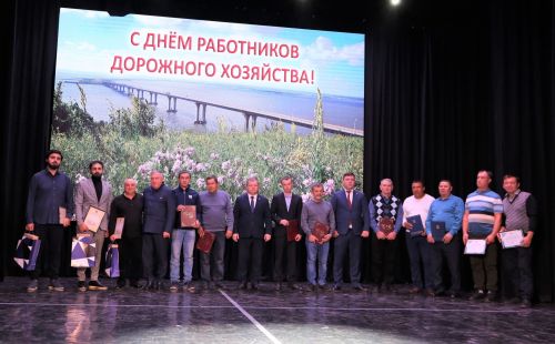 Министр транспорта и дорожного хозяйства Татарстана поздравил работников «Алексеевскдорстроя» с профессиональным праздником