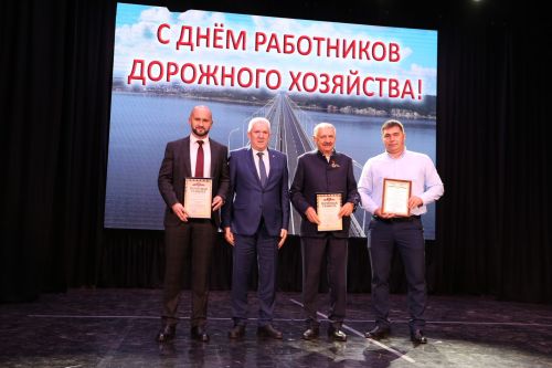 Министр транспорта и дорожного хозяйства Татарстана поздравил работников «Алексеевскдорстроя» с профессиональным праздником