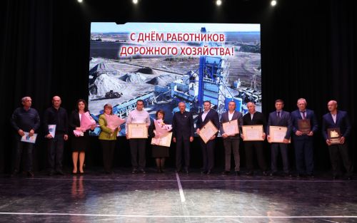 Министр транспорта и дорожного хозяйства Татарстана поздравил работников «Алексеевскдорстроя» с профессиональным праздником