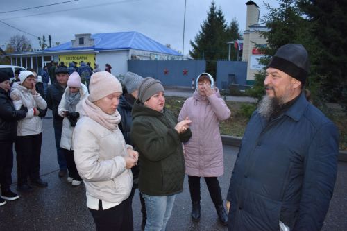 Житель Алексеевского района проводил в армию сына и подписал контракт