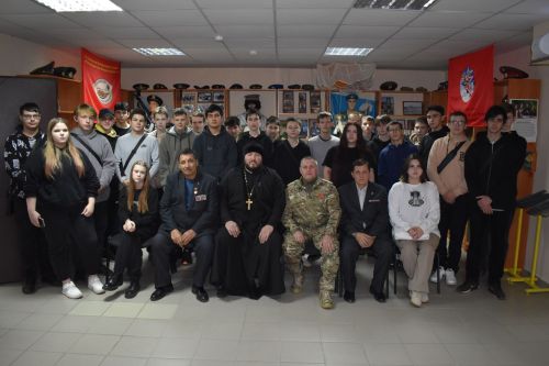 Алексеевец передал Музею боевой славы трофеи из Мариуполя