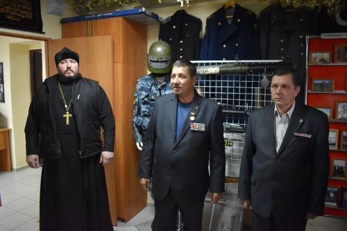 Алексеевец передал Музею боевой славы трофеи из Мариуполя