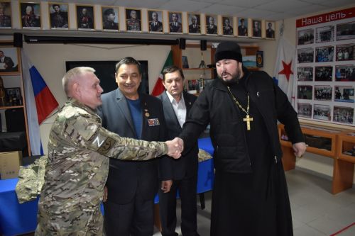 Алексеевец передал Музею боевой славы трофеи из Мариуполя