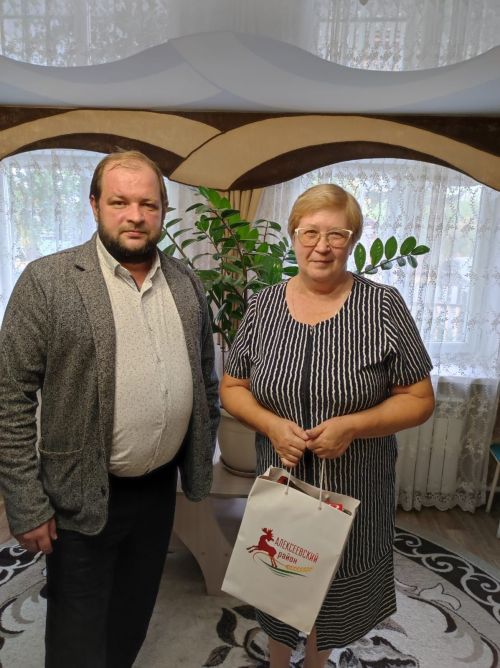 Ветеранов муниципальной службы поздравили с Днём пожилого человека