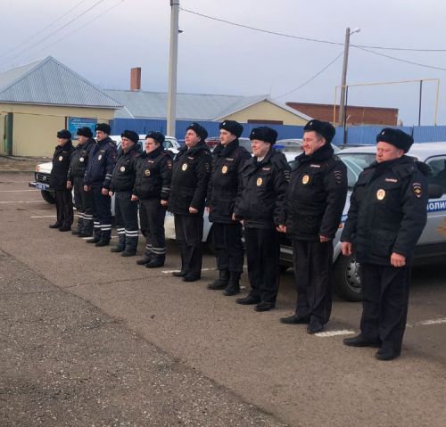Председатель Совета ветеранов МВД Рафис Шигапов поздравил участковых уполномоченных с их профессиональным праздником