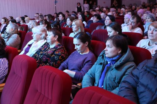 Слезы счастья и искренние улыбки: в Алексеевском прошел концерт ко Дню матери