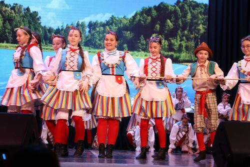 Слезы счастья и искренние улыбки: в Алексеевском прошел концерт ко Дню матери