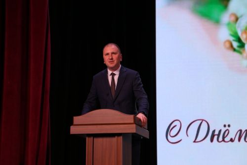 Слезы счастья и искренние улыбки: в Алексеевском прошел концерт ко Дню матери