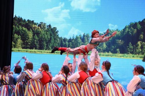 Слезы счастья и искренние улыбки: в Алексеевском прошел концерт ко Дню матери