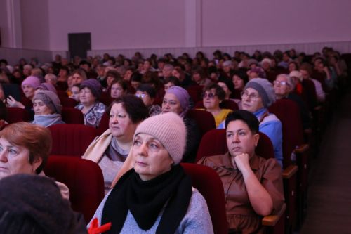 Слезы счастья и искренние улыбки: в Алексеевском прошел концерт ко Дню матери