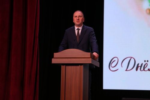 Слезы счастья и искренние улыбки: в Алексеевском прошел концерт ко Дню матери