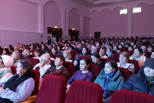 Слезы счастья и искренние улыбки: в Алексеевском прошел концерт ко Дню матери
