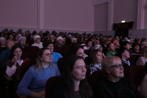Слезы счастья и искренние улыбки: в Алексеевском прошел концерт ко Дню матери
