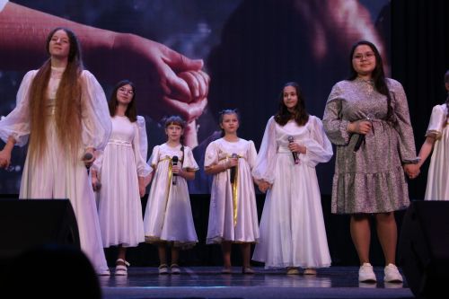 Слезы счастья и искренние улыбки: в Алексеевском прошел концерт ко Дню матери