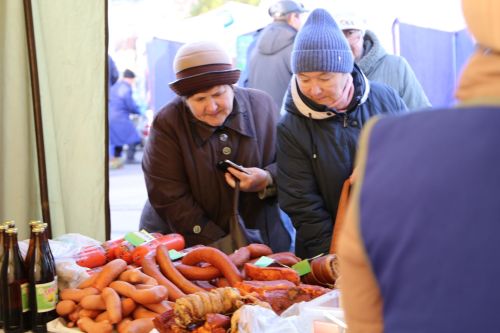 Свежие овощи, угощения и подарки: в Алексеевском прошла сельскохозяйственная ярмарка