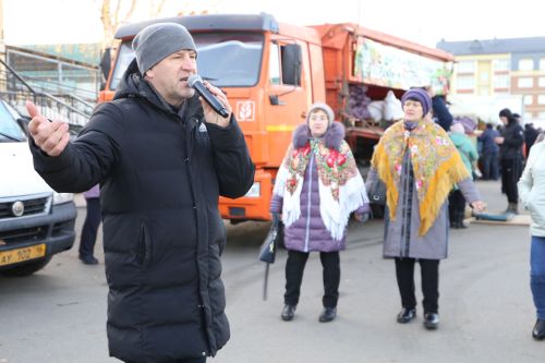 Свежие овощи, угощения и подарки: в Алексеевском прошла сельскохозяйственная ярмарка
