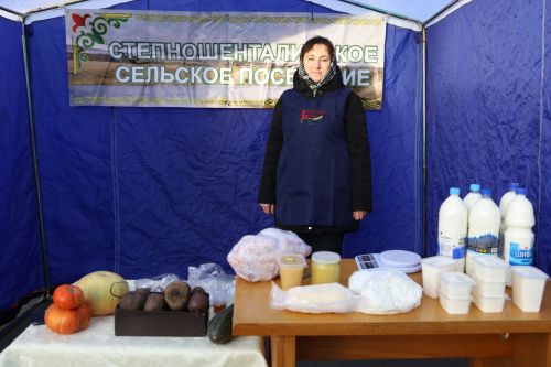 Свежие овощи, угощения и подарки: в Алексеевском прошла сельскохозяйственная ярмарка