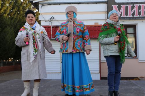 Свежие овощи, угощения и подарки: в Алексеевском прошла сельскохозяйственная ярмарка