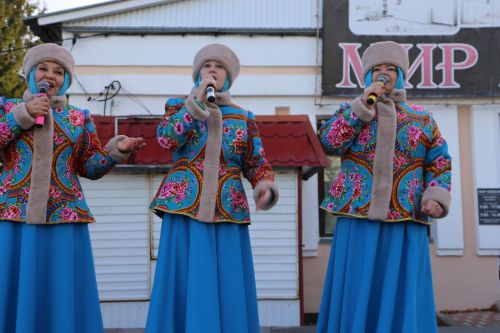 Свежие овощи, угощения и подарки: в Алексеевском прошла сельскохозяйственная ярмарка
