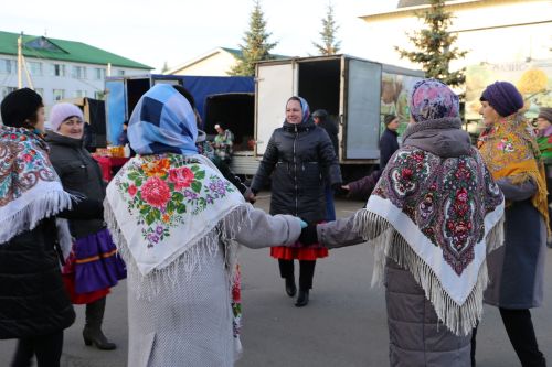 Свежие овощи, угощения и подарки: в Алексеевском прошла сельскохозяйственная ярмарка