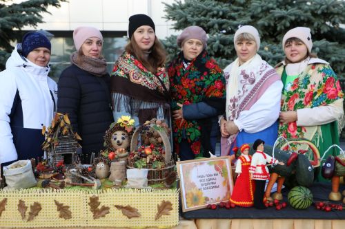 Свежие овощи, угощения и подарки: в Алексеевском прошла сельскохозяйственная ярмарка