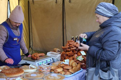 Свежие овощи, угощения и подарки: в Алексеевском прошла сельскохозяйственная ярмарка