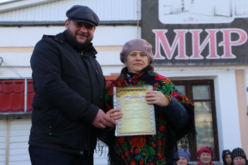 Свежие овощи, угощения и подарки: в Алексеевском прошла сельскохозяйственная ярмарка