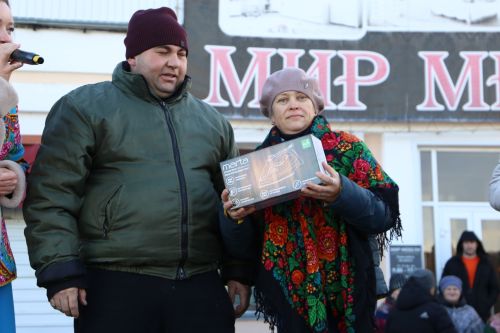 Свежие овощи, угощения и подарки: в Алексеевском прошла сельскохозяйственная ярмарка