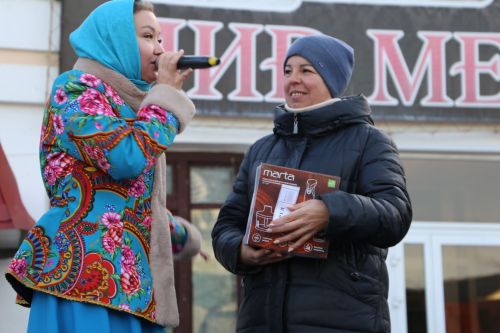 Свежие овощи, угощения и подарки: в Алексеевском прошла сельскохозяйственная ярмарка