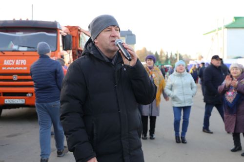 Свежие овощи, угощения и подарки: в Алексеевском прошла сельскохозяйственная ярмарка