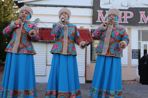 Свежие овощи, угощения и подарки: в Алексеевском прошла сельскохозяйственная ярмарка