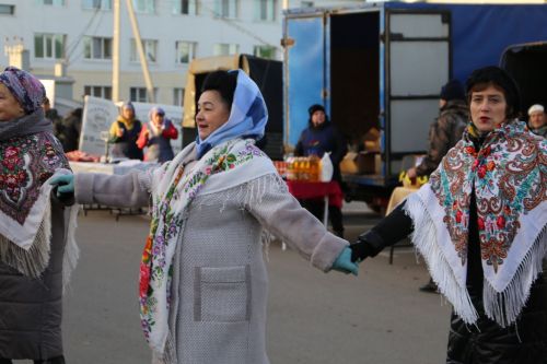 Свежие овощи, угощения и подарки: в Алексеевском прошла сельскохозяйственная ярмарка